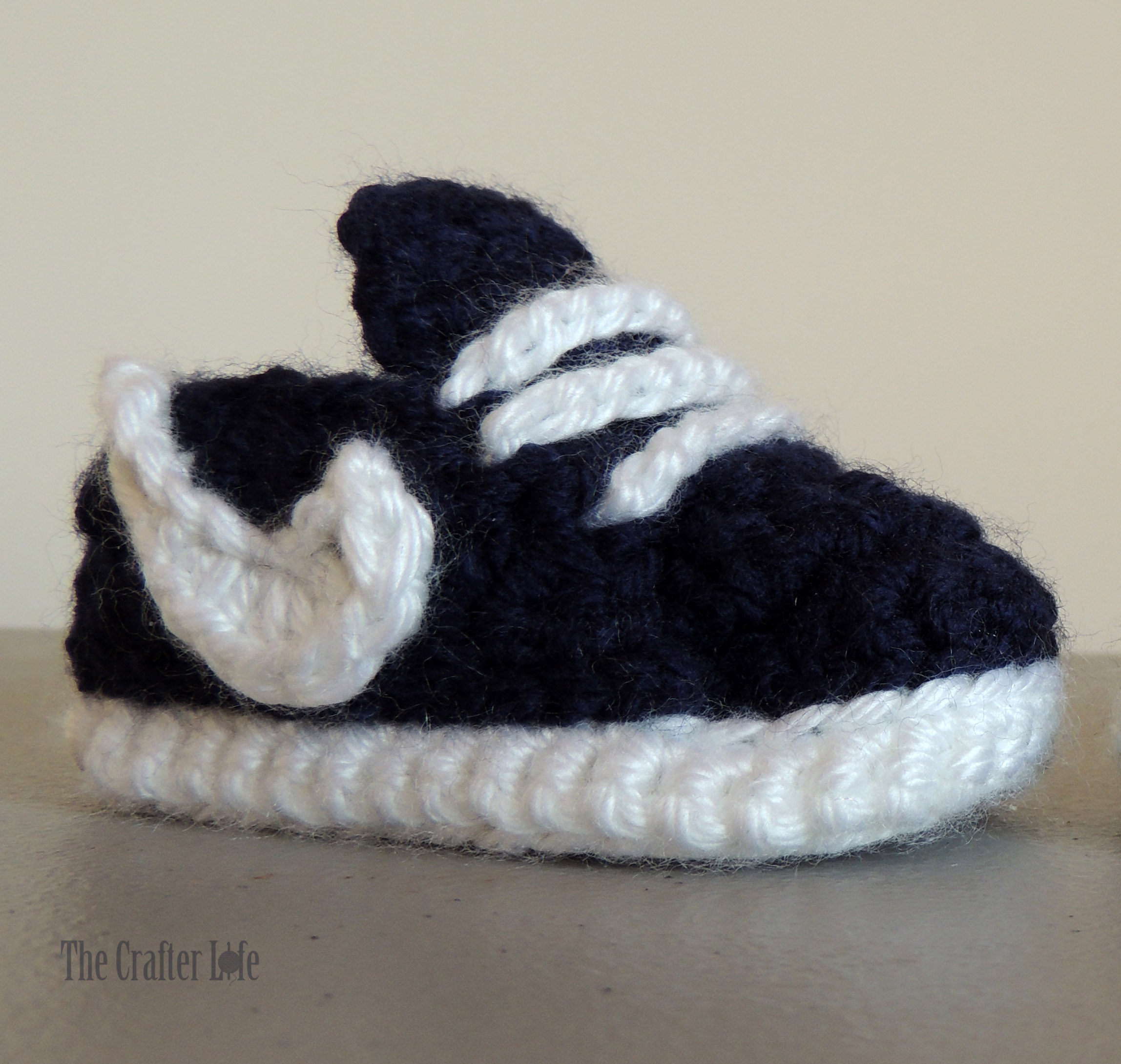 Converse Baby Sneakers Free Crochet Patterns + Video - DIY Magazine | Crochet  baby shoes pattern, Crochet baby booties, Crochet baby patterns