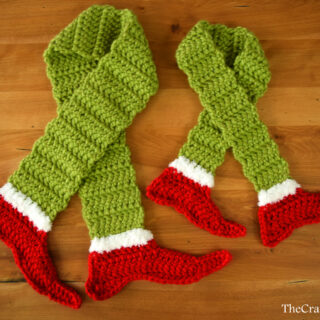 Tip-Toeing Christmas Scarf